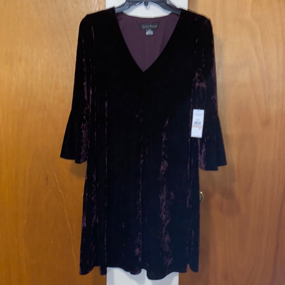 💜NWT Jessica Howard Missy Velvet Dress